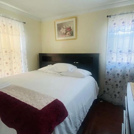 Minutes From Jfk, Beautiful Home With Peaceful, Cosy, Private Room ニューヨーク エクステリア 写真