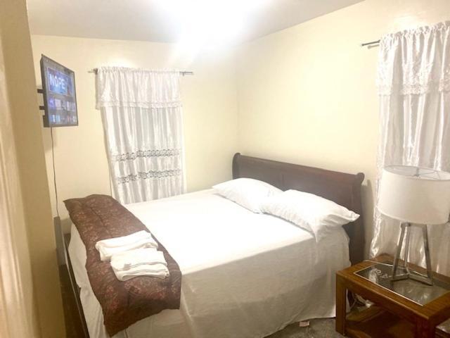 Minutes From Jfk, Beautiful Home With Peaceful, Cosy, Private Room ニューヨーク エクステリア 写真