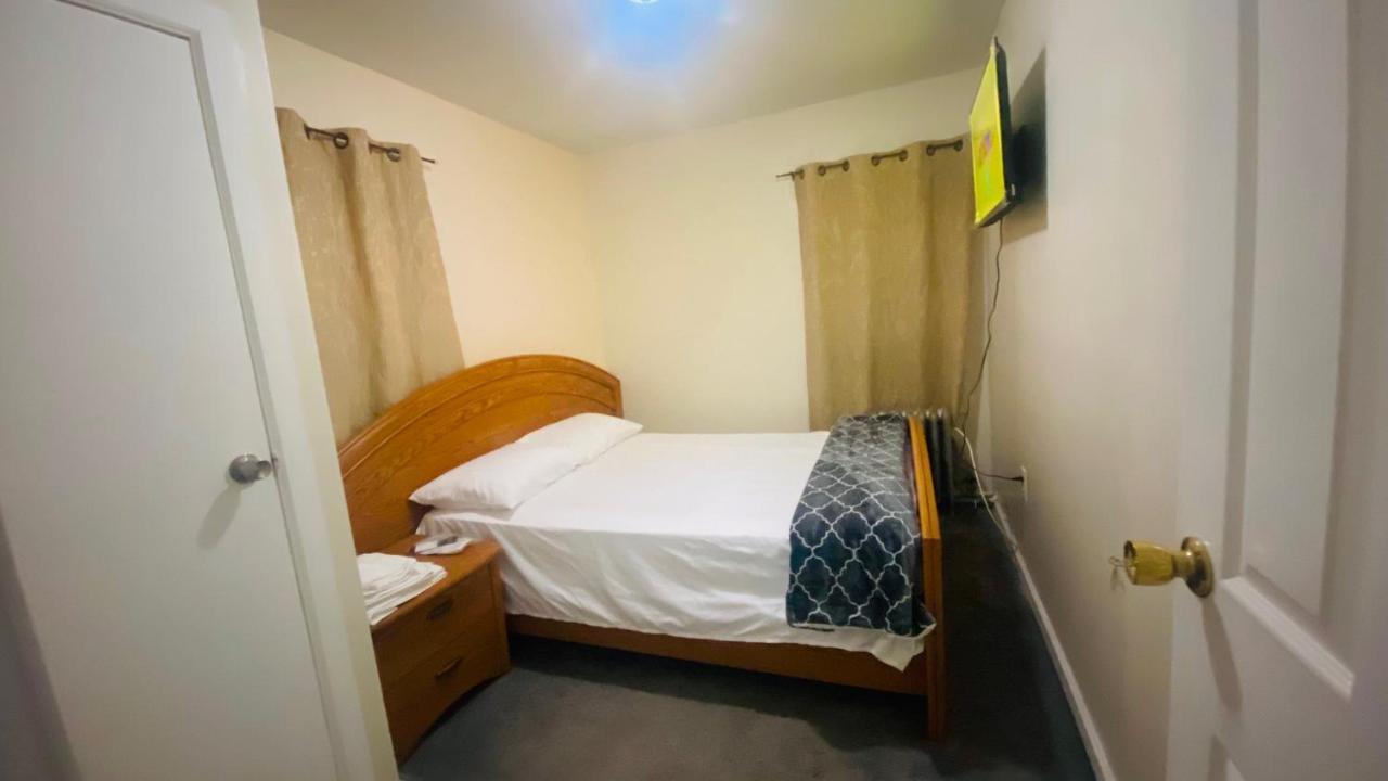 Minutes From Jfk, Beautiful Home With Peaceful, Cosy, Private Room ニューヨーク エクステリア 写真