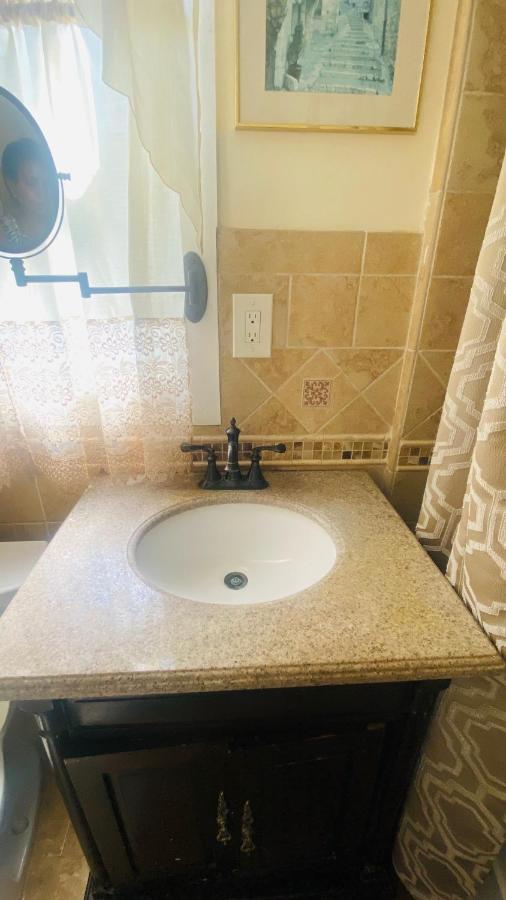 Minutes From Jfk, Beautiful Home With Peaceful, Cosy, Private Room ニューヨーク エクステリア 写真