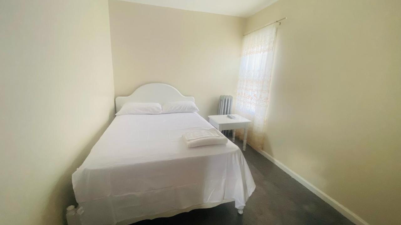 Minutes From Jfk, Beautiful Home With Peaceful, Cosy, Private Room ニューヨーク エクステリア 写真