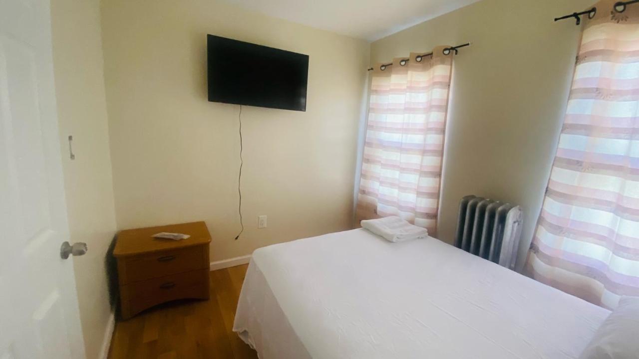 Minutes From Jfk, Beautiful Home With Peaceful, Cosy, Private Room ニューヨーク エクステリア 写真