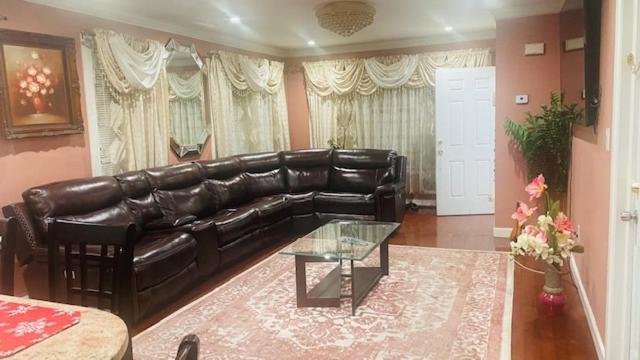 Minutes From Jfk, Beautiful Home With Peaceful, Cosy, Private Room ニューヨーク エクステリア 写真