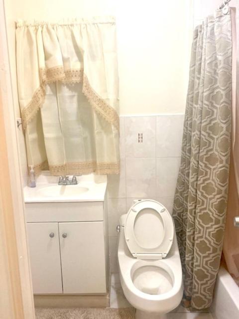 Minutes From Jfk, Beautiful Home With Peaceful, Cosy, Private Room ニューヨーク エクステリア 写真